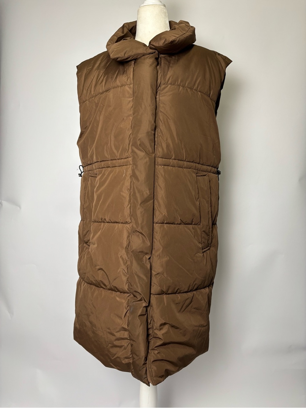 Sleeveless Puffer Vest in Brown